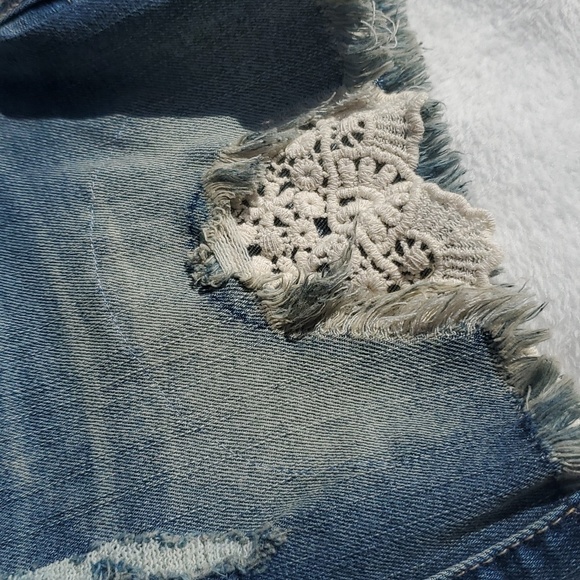 SOLD - NWT Sneak Peek Sexy Boyfriend Denim Shorts Lace Cutout 30 Size M Raw Hem - Picture 3 of 9